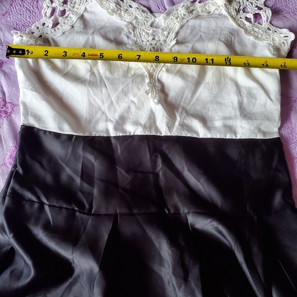 Woman's dress - Picture 6 of 8